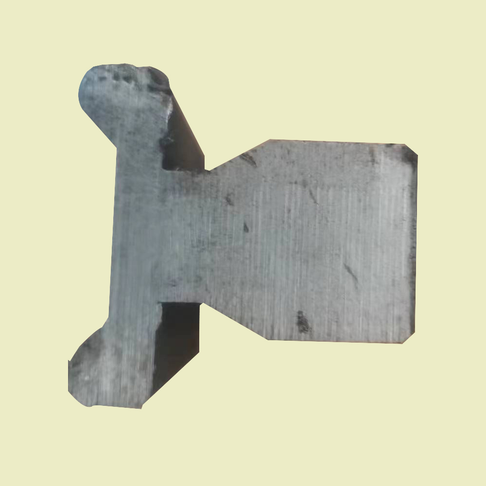 冷拉異型鋼在汽車制造領(lǐng)域被用于制作車身結(jié)構(gòu)底盤(pán)結(jié)構(gòu)等重要部件提高了汽車的安全性和穩(wěn)定性